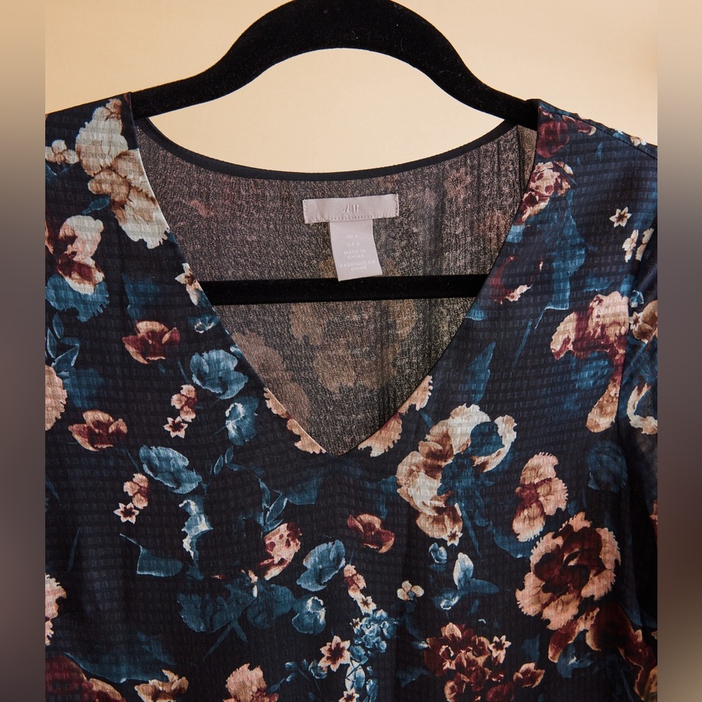 Floral Print H&M Midi Dress with Bell Sleeves, size 6 - Picture 3 of 4